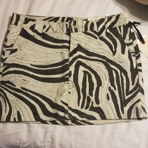 Y2K  Black and white denim skirt